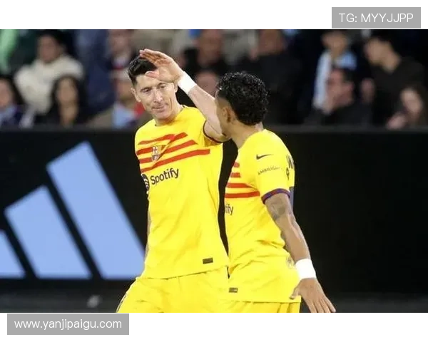 回顾历史那些曾经辉煌的老足球明星们的传奇故事与成就